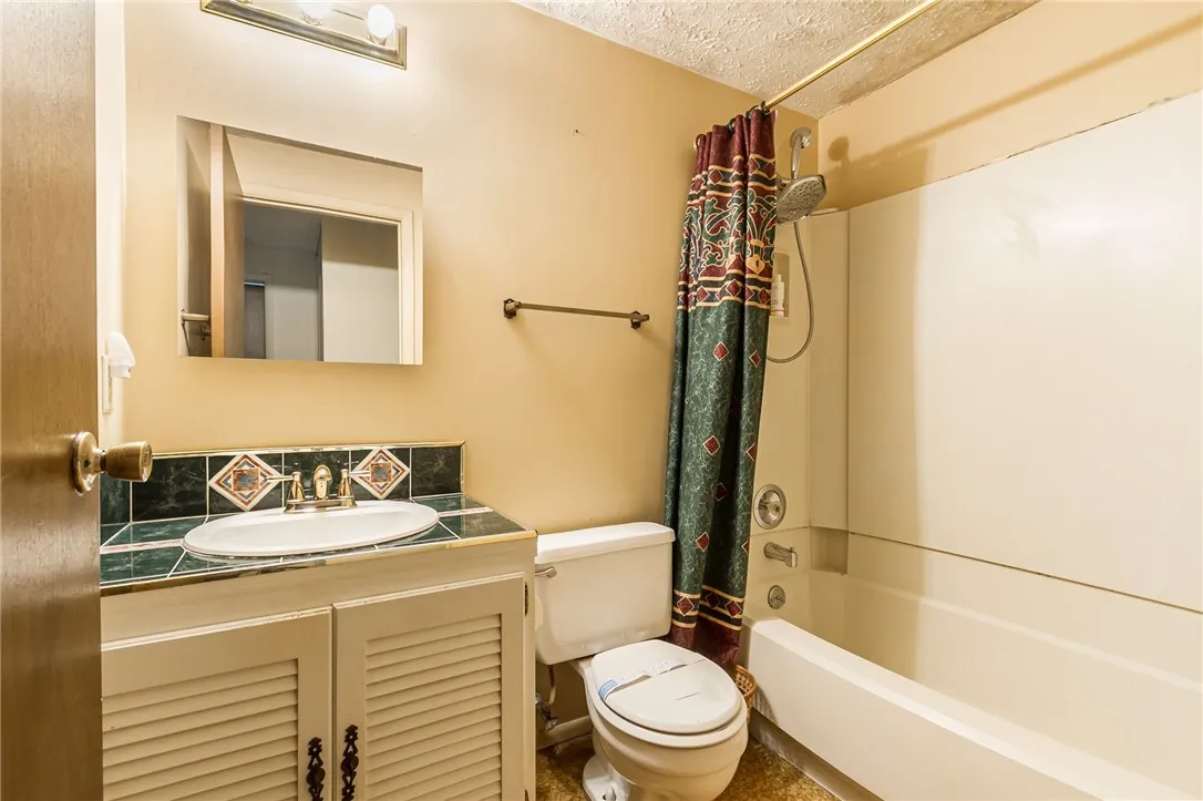 53 Wildherd Drive, Henrietta, New York 14467, Henrietta, New York 14467, 3 Bedrooms Bedrooms, 7 Rooms Rooms,1 BathroomBathrooms,Residential,For Sale,53 Wildherd Drive, Henrietta, New York 14467,0,R1647016