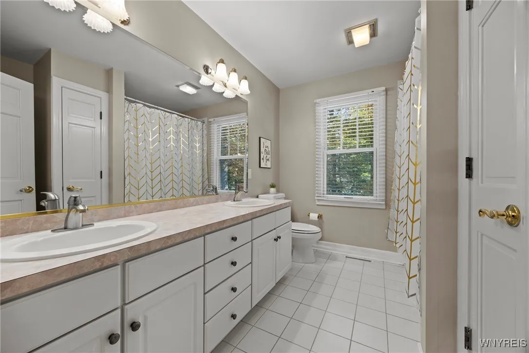 4990 Sandstone Court, Clarence, New York 14031, Clarence, New York 14031, 5 Bedrooms Bedrooms, 10 Rooms Rooms,4 BathroomsBathrooms,Residential,For Sale,4990 Sandstone Court, Clarence, New York 14031,0,B1646106