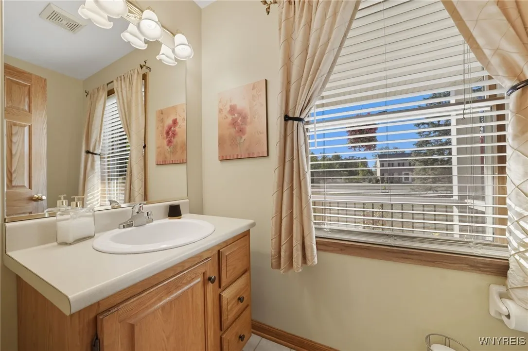 186 Timberlink Drive, Grand Island, New York 14072, Grand Island, New York 14072, 4 Bedrooms Bedrooms, 12 Rooms Rooms,2 BathroomsBathrooms,Residential,For Sale,186 Timberlink Drive, Grand Island, New York 14072,0,B1647030