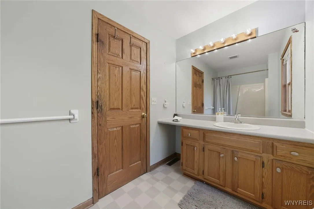 186 Timberlink Drive, Grand Island, New York 14072, Grand Island, New York 14072, 4 Bedrooms Bedrooms, 12 Rooms Rooms,2 BathroomsBathrooms,Residential,For Sale,186 Timberlink Drive, Grand Island, New York 14072,0,B1647030