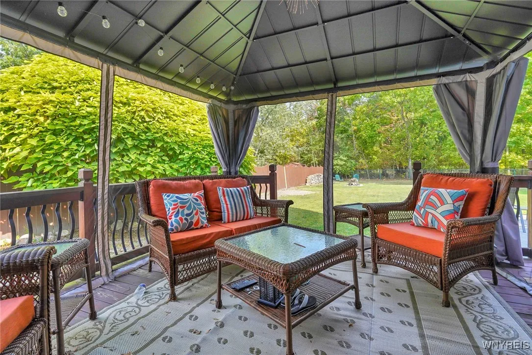 186 Timberlink Drive, Grand Island, New York 14072, Grand Island, New York 14072, 4 Bedrooms Bedrooms, 12 Rooms Rooms,2 BathroomsBathrooms,Residential,For Sale,186 Timberlink Drive, Grand Island, New York 14072,0,B1647030