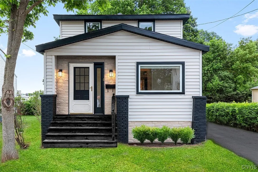 6 Wilbur Road, New Hartford, New York 13413, New Hartford, New York 13413, 2 Bedrooms Bedrooms, 8 Rooms Rooms,2 BathroomsBathrooms,Residential Lease,For Rent,6 Wilbur Road, New Hartford, New York 13413,0,S1647006