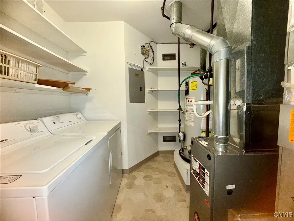 2402 Pipers Court, Lysander, New York 13027, Lysander, New York 13027, 2 Bedrooms Bedrooms, 4 Rooms Rooms,2 BathroomsBathrooms,Residential,For Sale,2402 Pipers Court, Lysander, New York 13027,0,S1646957