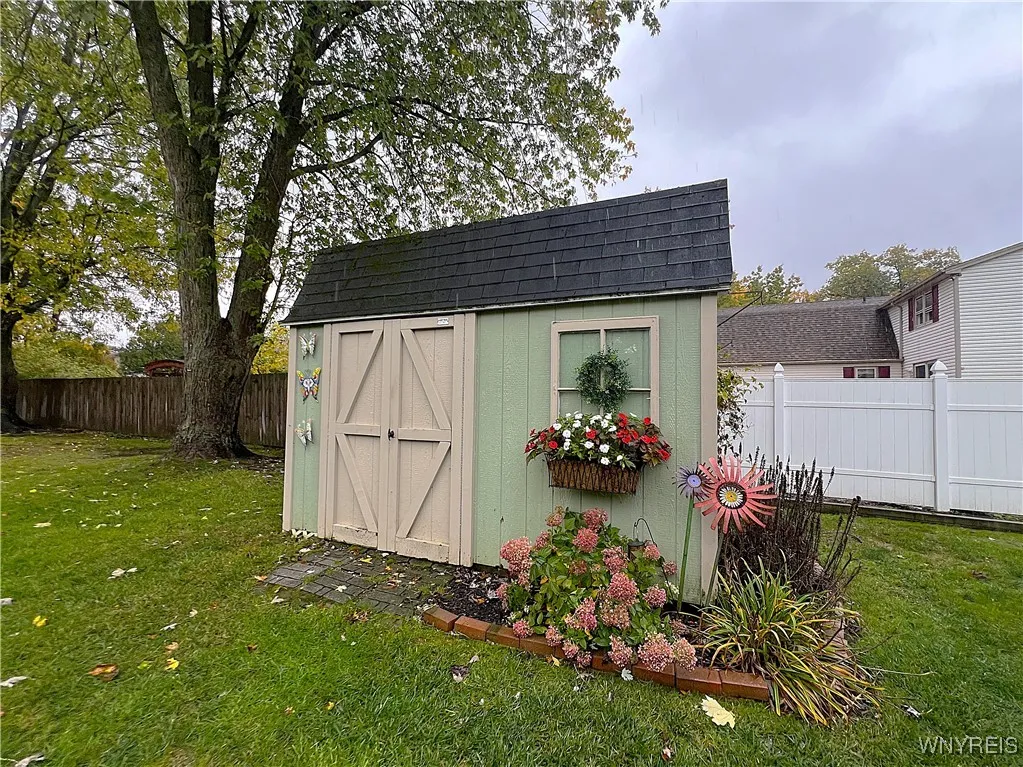 55 Therin Drive, Hamburg, New York 14075, Hamburg, New York 14075, 3 Bedrooms Bedrooms, 8 Rooms Rooms,2 BathroomsBathrooms,Residential,For Sale,55 Therin Drive, Hamburg, New York 14075,0,B1647049