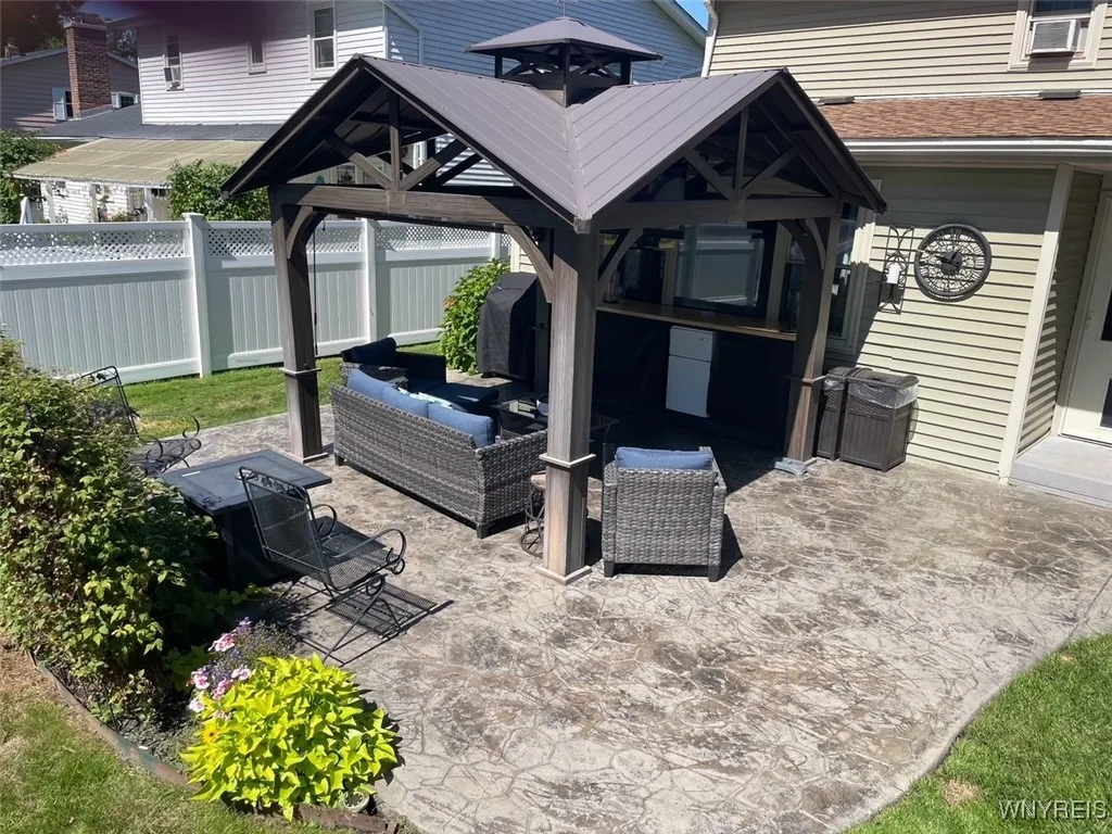 55 Therin Drive, Hamburg, New York 14075, Hamburg, New York 14075, 3 Bedrooms Bedrooms, 8 Rooms Rooms,2 BathroomsBathrooms,Residential,For Sale,55 Therin Drive, Hamburg, New York 14075,0,B1647049