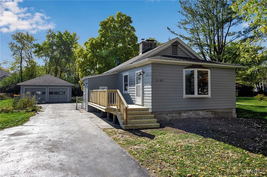 2160 Bullis Road, Elma, New York 14059, Elma, New York 14059, 2 Bedrooms Bedrooms, 8 Rooms Rooms,1 BathroomBathrooms,Residential,For Sale,2160 Bullis Road, Elma, New York 14059,0,B1646821