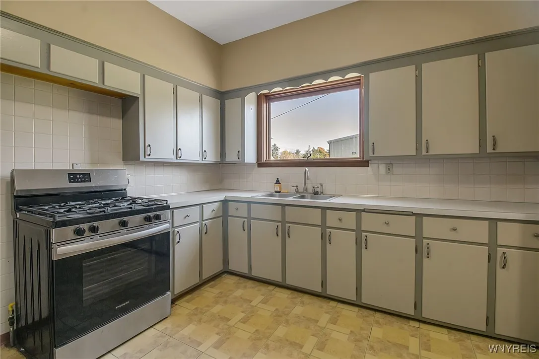 2160 Bullis Road, Elma, New York 14059, Elma, New York 14059, 2 Bedrooms Bedrooms, 8 Rooms Rooms,1 BathroomBathrooms,Residential,For Sale,2160 Bullis Road, Elma, New York 14059,0,B1646821