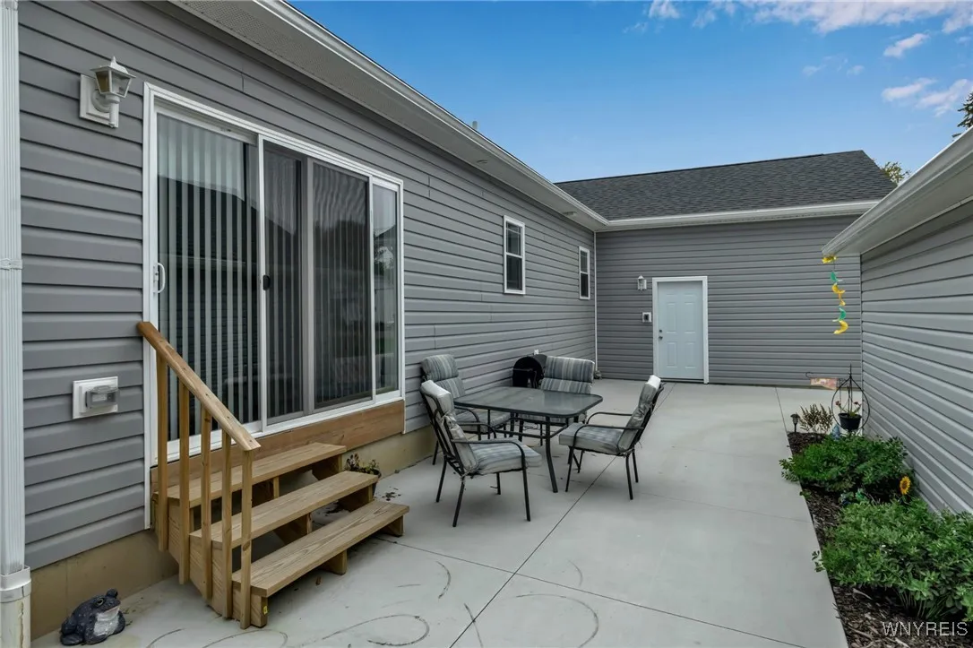 77 East And West Road, West Seneca, New York 14224, West Seneca, New York 14224, 3 Bedrooms Bedrooms, 5 Rooms Rooms,2 BathroomsBathrooms,Residential,For Sale,77 East And West Road, West Seneca, New York 14224,0,B1646976