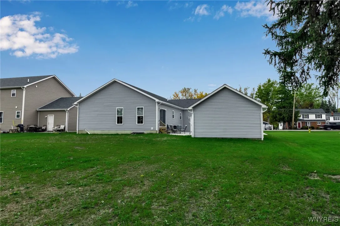 77 East And West Road, West Seneca, New York 14224, West Seneca, New York 14224, 3 Bedrooms Bedrooms, 5 Rooms Rooms,2 BathroomsBathrooms,Residential,For Sale,77 East And West Road, West Seneca, New York 14224,0,B1646976