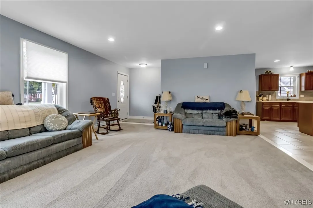 77 East And West Road, West Seneca, New York 14224, West Seneca, New York 14224, 3 Bedrooms Bedrooms, 5 Rooms Rooms,2 BathroomsBathrooms,Residential,For Sale,77 East And West Road, West Seneca, New York 14224,0,B1646976