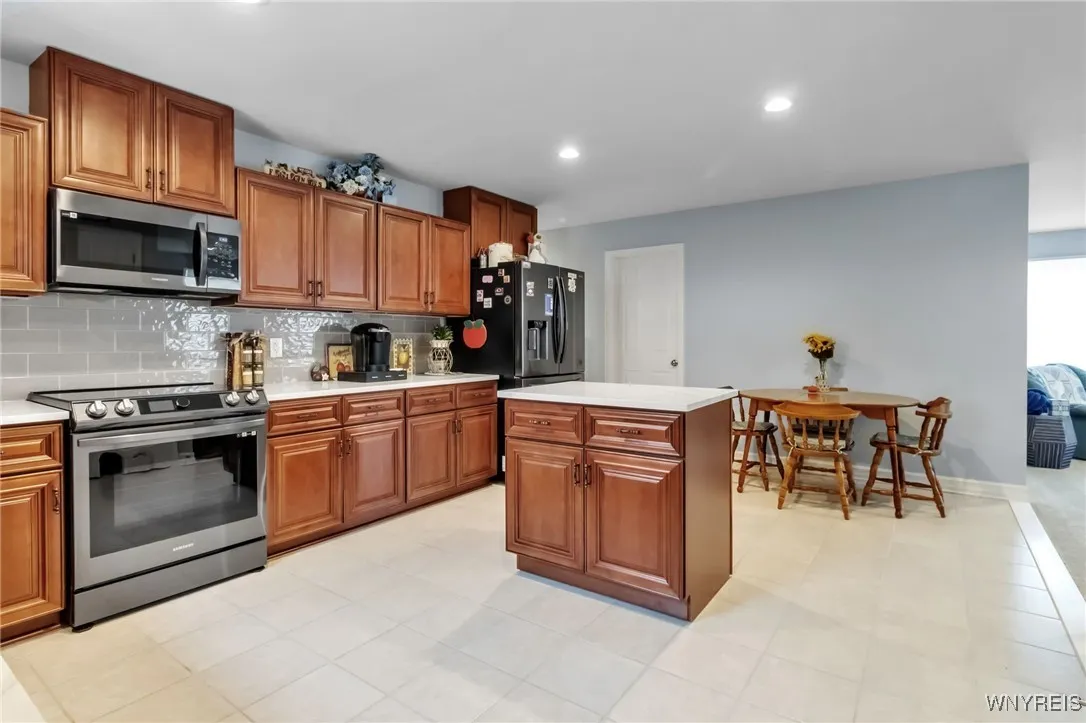 77 East And West Road, West Seneca, New York 14224, West Seneca, New York 14224, 3 Bedrooms Bedrooms, 5 Rooms Rooms,2 BathroomsBathrooms,Residential,For Sale,77 East And West Road, West Seneca, New York 14224,0,B1646976