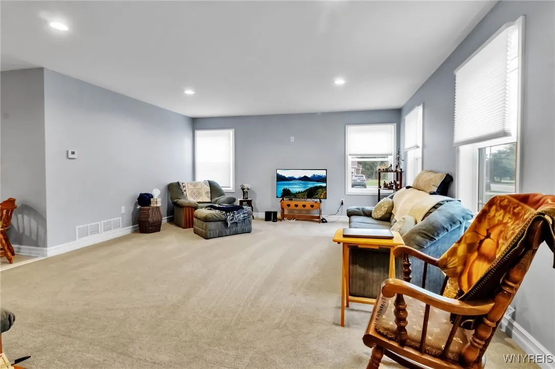 77 East And West Road, West Seneca, New York 14224, West Seneca, New York 14224, 3 Bedrooms Bedrooms, 5 Rooms Rooms,2 BathroomsBathrooms,Residential,For Sale,77 East And West Road, West Seneca, New York 14224,0,B1646976