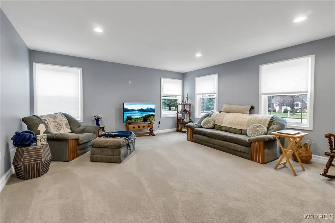 77 East And West Road, West Seneca, New York 14224, West Seneca, New York 14224, 3 Bedrooms Bedrooms, 5 Rooms Rooms,2 BathroomsBathrooms,Residential,For Sale,77 East And West Road, West Seneca, New York 14224,0,B1646976