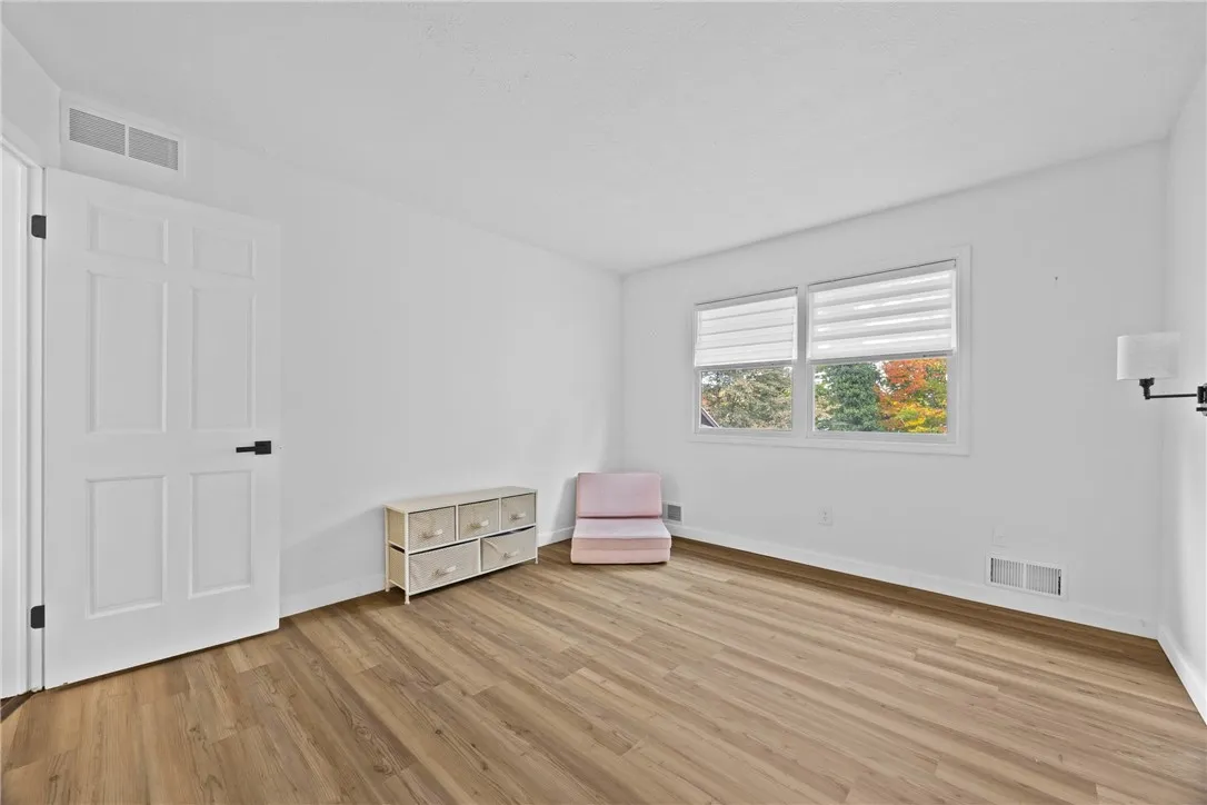 112 Heather, Greece, New York 14626, Greece, New York 14626, 5 Bedrooms Bedrooms, 9 Rooms Rooms,3 BathroomsBathrooms,Residential,For Sale,112 Heather, Greece, New York 14626,0,R1643763