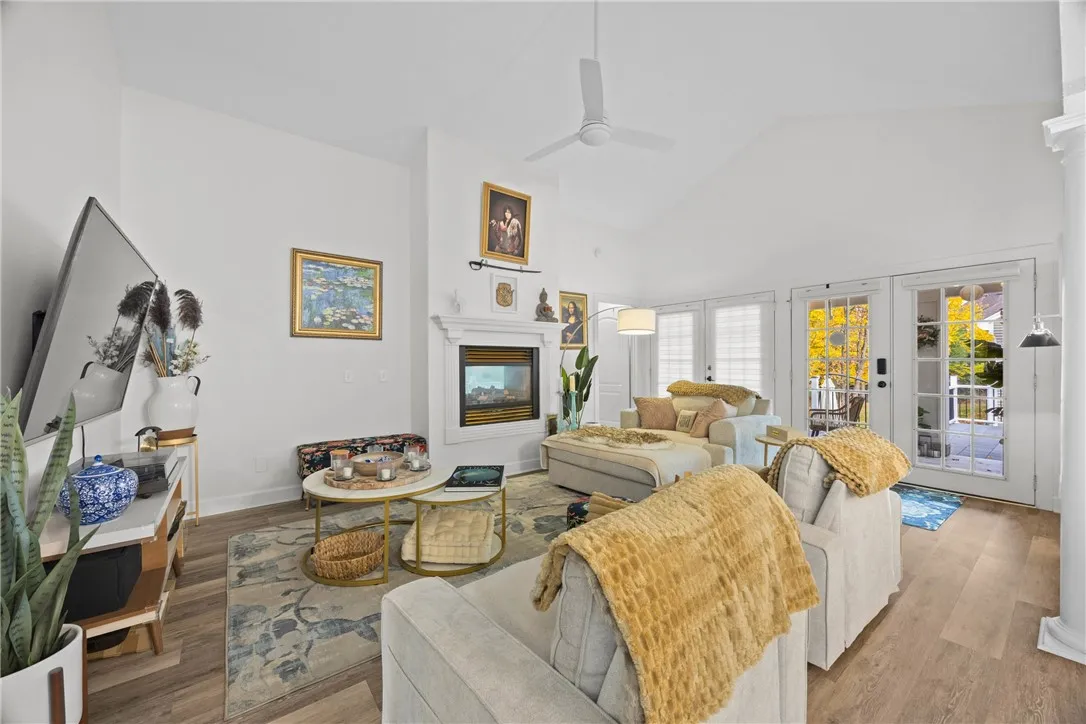 In law  Suite Livingroom