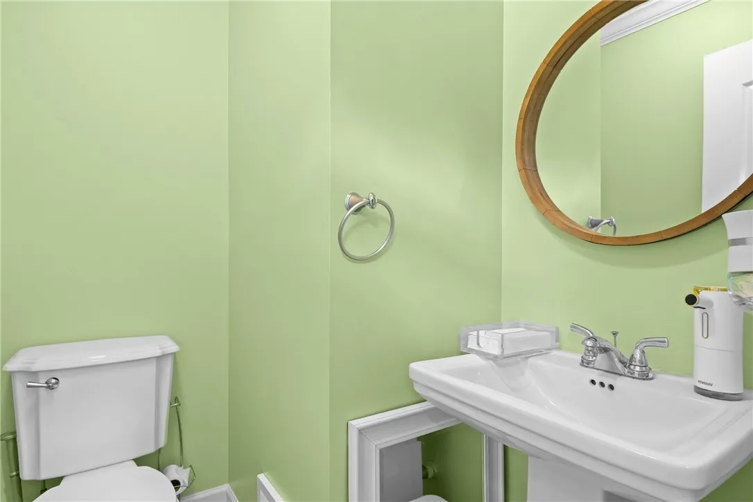 112 Heather, Greece, New York 14626, Greece, New York 14626, 5 Bedrooms Bedrooms, 9 Rooms Rooms,3 BathroomsBathrooms,Residential,For Sale,112 Heather, Greece, New York 14626,0,R1643763