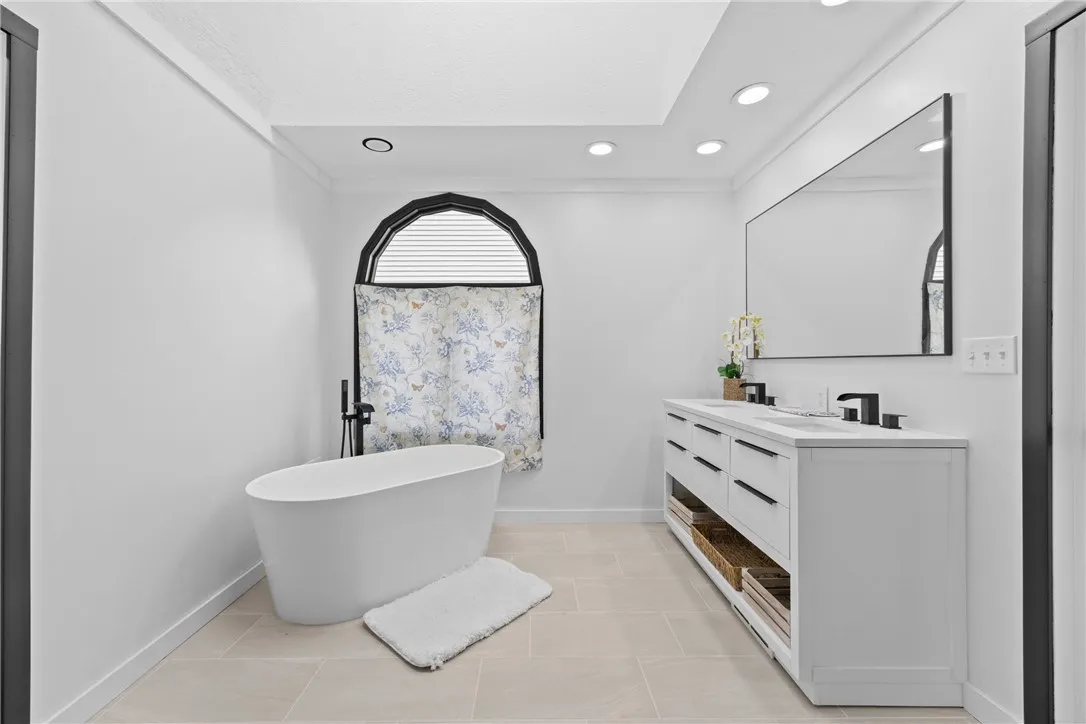 112 Heather, Greece, New York 14626, Greece, New York 14626, 5 Bedrooms Bedrooms, 9 Rooms Rooms,3 BathroomsBathrooms,Residential,For Sale,112 Heather, Greece, New York 14626,0,R1643763