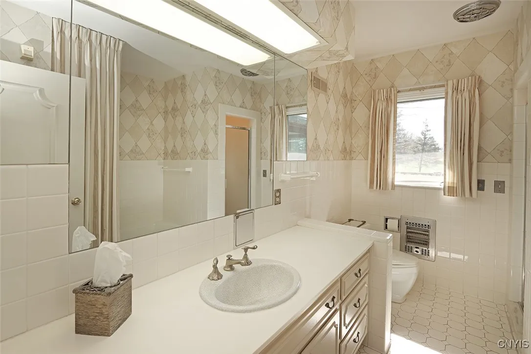 7500 Hunt Lane, Manlius, New York 13066, Manlius, New York 13066, 4 Bedrooms Bedrooms, 11 Rooms Rooms,3 BathroomsBathrooms,Residential,For Sale,7500 Hunt Lane, Manlius, New York 13066,0,S1646586