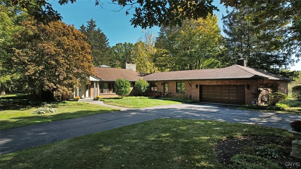 7500 Hunt Lane, Manlius, New York 13066, Manlius, New York 13066, 4 Bedrooms Bedrooms, 11 Rooms Rooms,3 BathroomsBathrooms,Residential,For Sale,7500 Hunt Lane, Manlius, New York 13066,0,S1646586