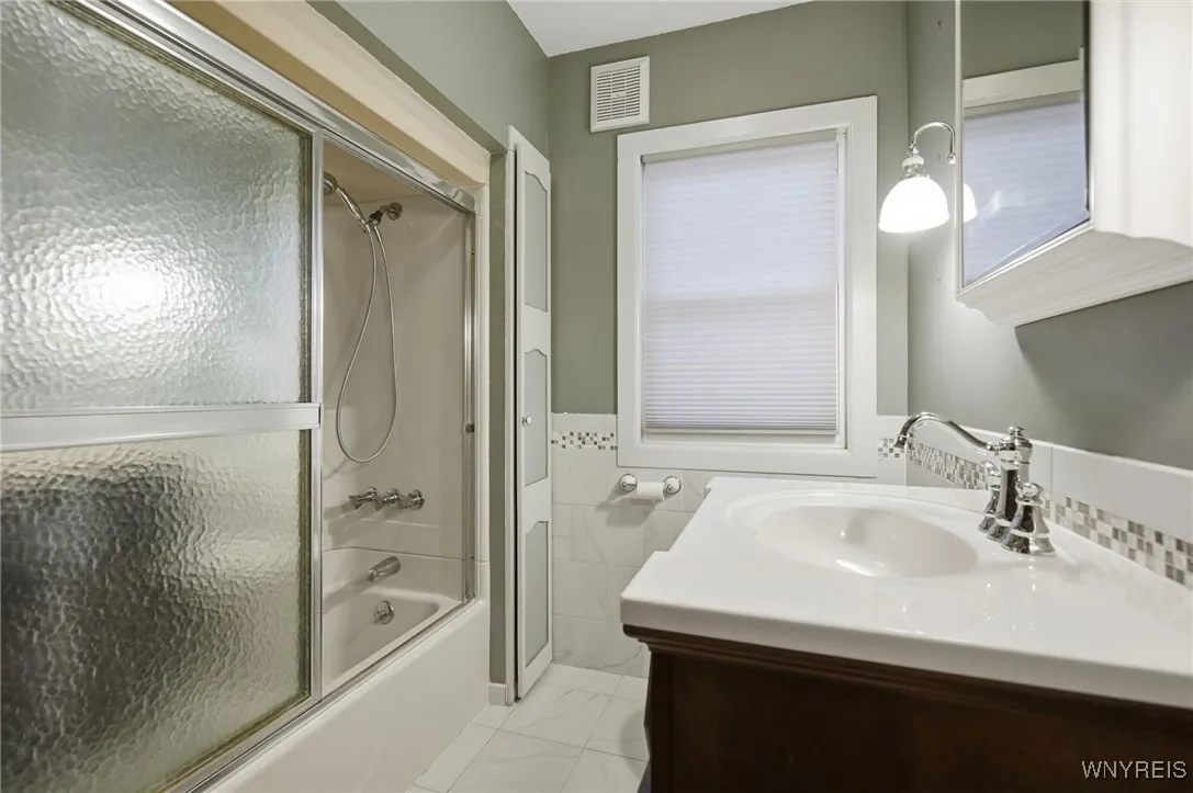 56 Nassau Avenue, Tonawanda, New York 14217, Tonawanda, New York 14217, 3 Bedrooms Bedrooms, 10 Rooms Rooms,1 BathroomBathrooms,Residential,For Sale,56 Nassau Avenue, Tonawanda, New York 14217,0,B1646348