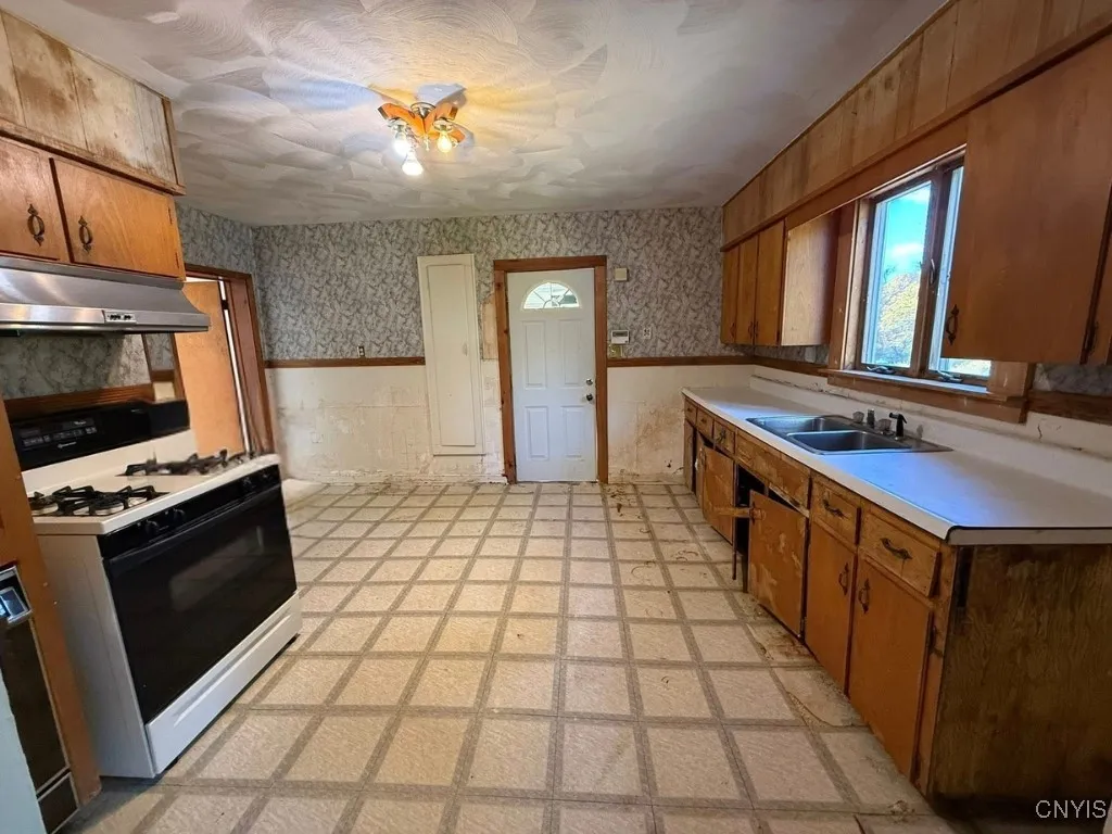 10418 Cosby Manor Road, Deerfield, New York 13502, Deerfield, New York 13502, 5 Bedrooms Bedrooms, 10 Rooms Rooms,1 BathroomBathrooms,Residential,For Sale,10418 Cosby Manor Road, Deerfield, New York 13502,0,S1643815