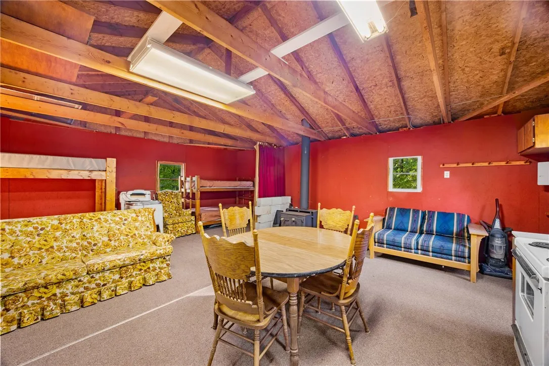 Two sets of twin bunks and futon accommodate up to 6 people.