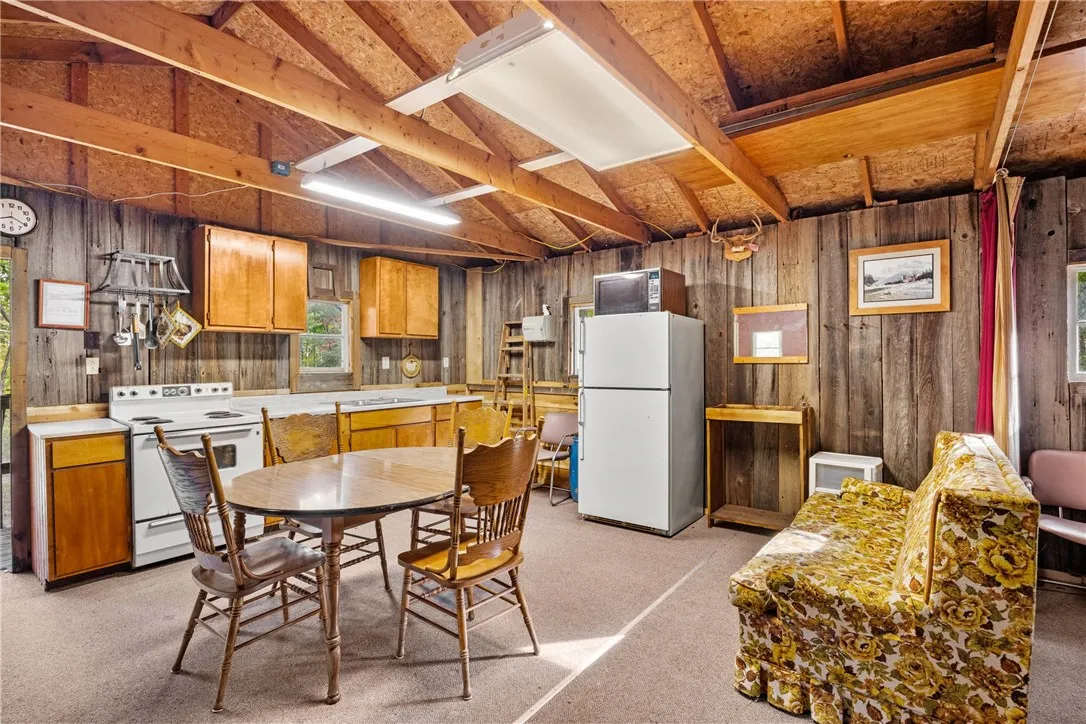 One room rustic cabin. There is no well, no septic, no bathroom.