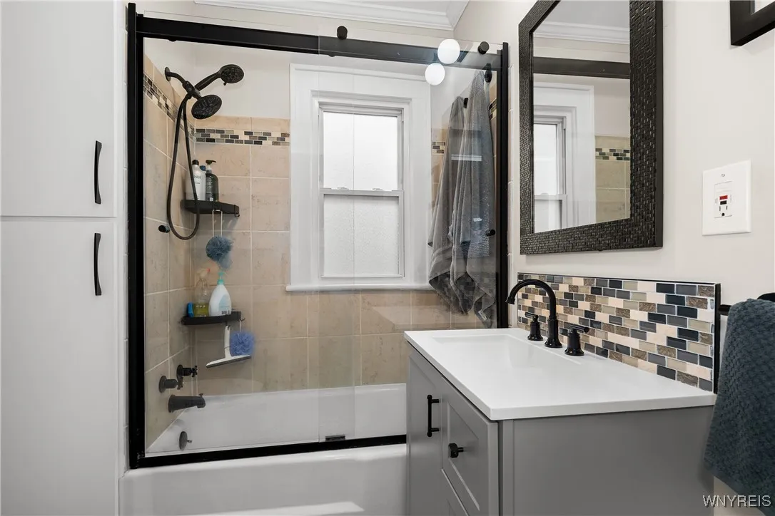 383 Summer Street, Buffalo, New York 14213, Buffalo, New York 14213, 5 Bedrooms Bedrooms, ,2 BathroomsBathrooms,Residential,For Sale,383 Summer Street, Buffalo, New York 14213,0,B1646035