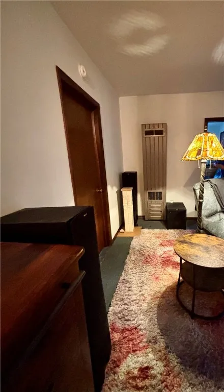 Apt. 201 Entry / 
Living Room