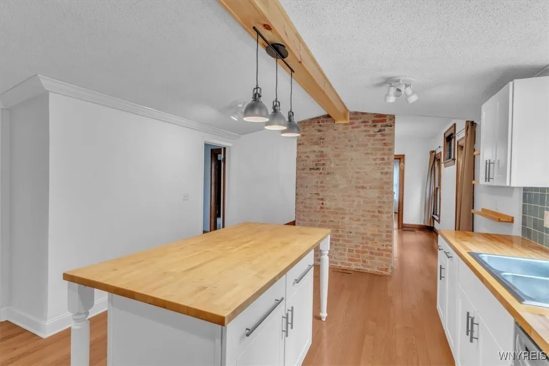 260 Baynes Street, Buffalo, New York 14213, Buffalo, New York 14213, 3 Bedrooms Bedrooms, 6 Rooms Rooms,1 BathroomBathrooms,Residential Lease,For Rent,260 Baynes Street, Buffalo, New York 14213,0,B1646941