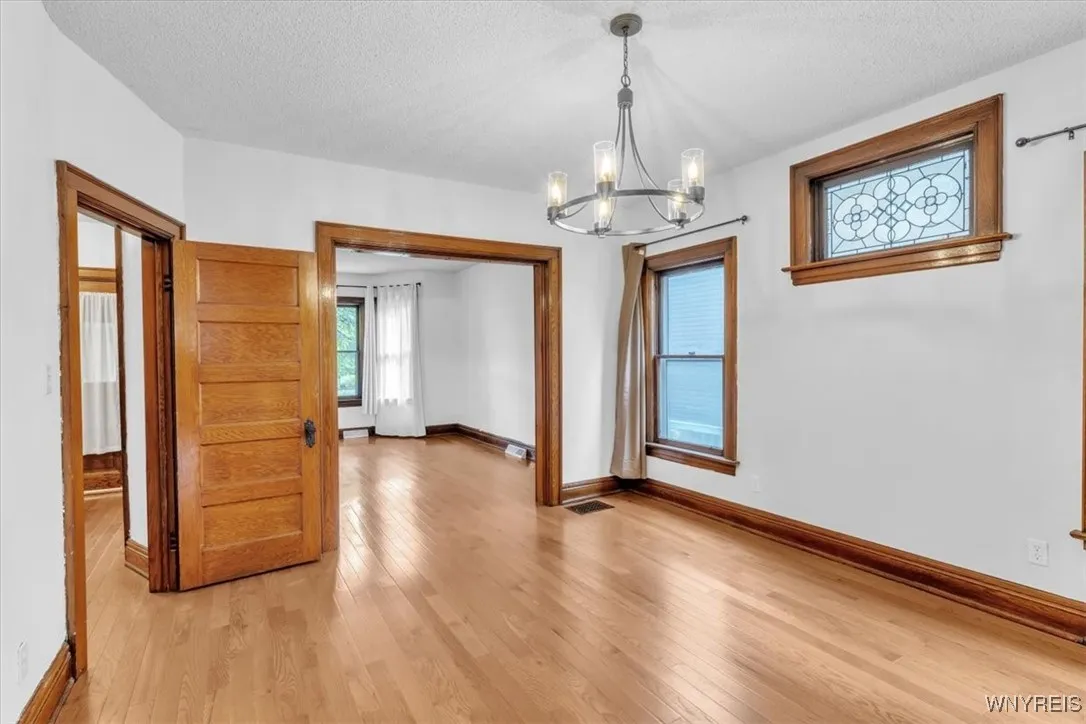 260 Baynes Street, Buffalo, New York 14213, Buffalo, New York 14213, 3 Bedrooms Bedrooms, 6 Rooms Rooms,1 BathroomBathrooms,Residential Lease,For Rent,260 Baynes Street, Buffalo, New York 14213,0,B1646941