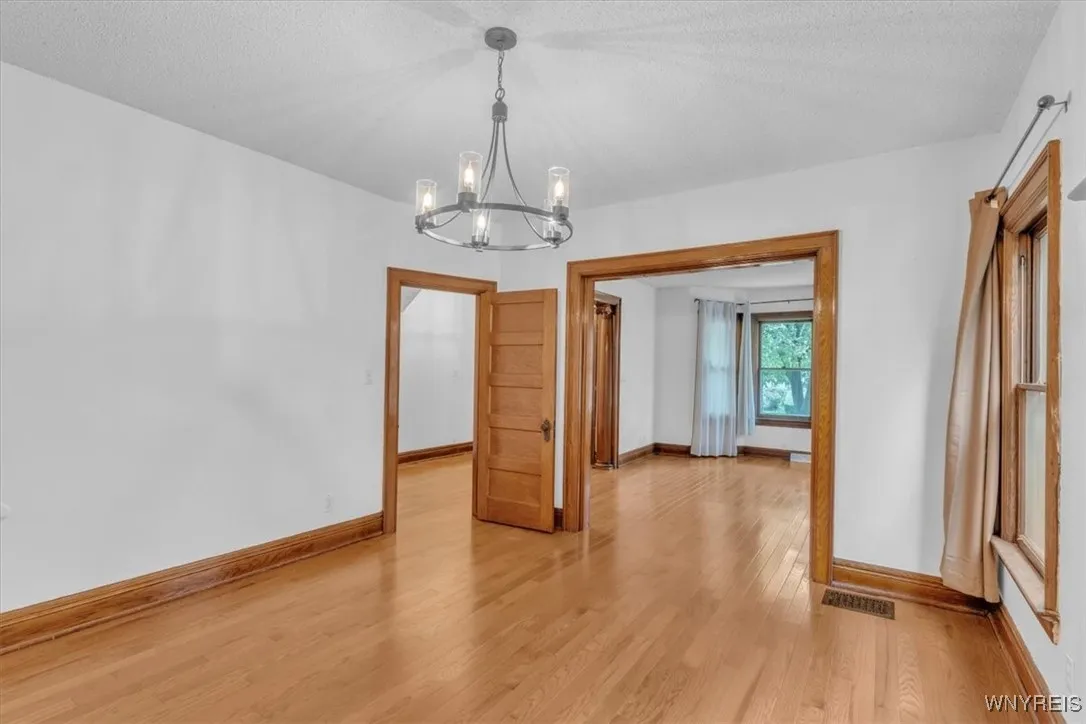 260 Baynes Street, Buffalo, New York 14213, Buffalo, New York 14213, 3 Bedrooms Bedrooms, 6 Rooms Rooms,1 BathroomBathrooms,Residential Lease,For Rent,260 Baynes Street, Buffalo, New York 14213,0,B1646941