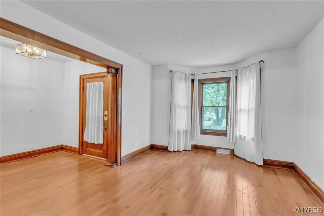 260 Baynes Street, Buffalo, New York 14213, Buffalo, New York 14213, 3 Bedrooms Bedrooms, 6 Rooms Rooms,1 BathroomBathrooms,Residential Lease,For Rent,260 Baynes Street, Buffalo, New York 14213,0,B1646941