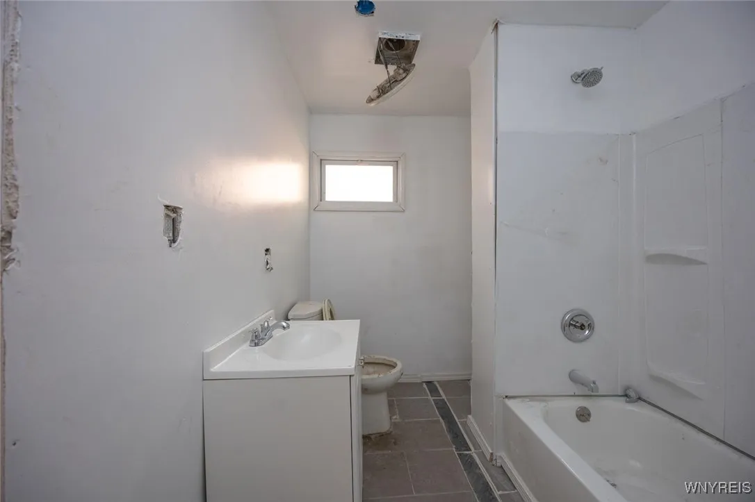 237 Stevens Avenue, Buffalo, New York 14215, Buffalo, New York 14215, 4 Bedrooms Bedrooms, 7 Rooms Rooms,1 BathroomBathrooms,Residential,For Sale,237 Stevens Avenue, Buffalo, New York 14215,0,B1647136