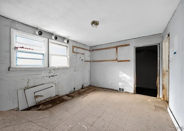 406 Beley Avenue, Syracuse, New York 13211, Syracuse, New York 13211, 3 Bedrooms Bedrooms, 6 Rooms Rooms,1 BathroomBathrooms,Residential,For Sale,406 Beley Avenue, Syracuse, New York 13211,0,S1647205