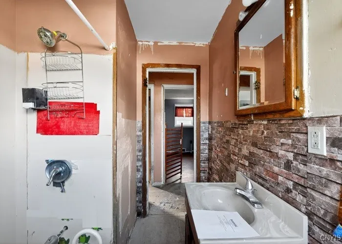 406 Beley Avenue, Syracuse, New York 13211, Syracuse, New York 13211, 3 Bedrooms Bedrooms, 6 Rooms Rooms,1 BathroomBathrooms,Residential,For Sale,406 Beley Avenue, Syracuse, New York 13211,0,S1647205