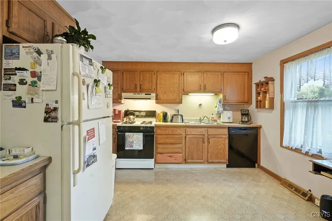 2049 Glenwood Road, Vestal, New York 13850, Vestal, New York 13850, 3 Bedrooms Bedrooms, 11 Rooms Rooms,3 BathroomsBathrooms,Residential,For Sale,2049 Glenwood Road, Vestal, New York 13850,0,S1647052