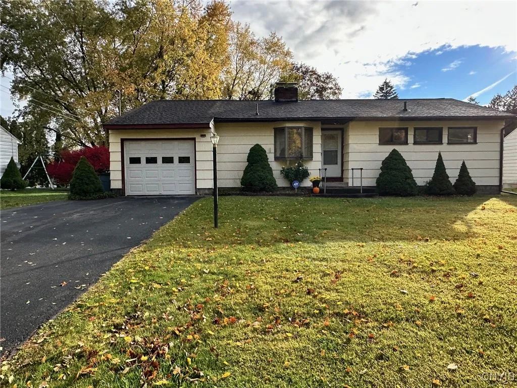 220 Palmer Drive, Manlius, New York 13066, Manlius, New York 13066, 3 Bedrooms Bedrooms, 6 Rooms Rooms,1 BathroomBathrooms,Residential,For Sale,220 Palmer Drive, Manlius, New York 13066,0,S1646360