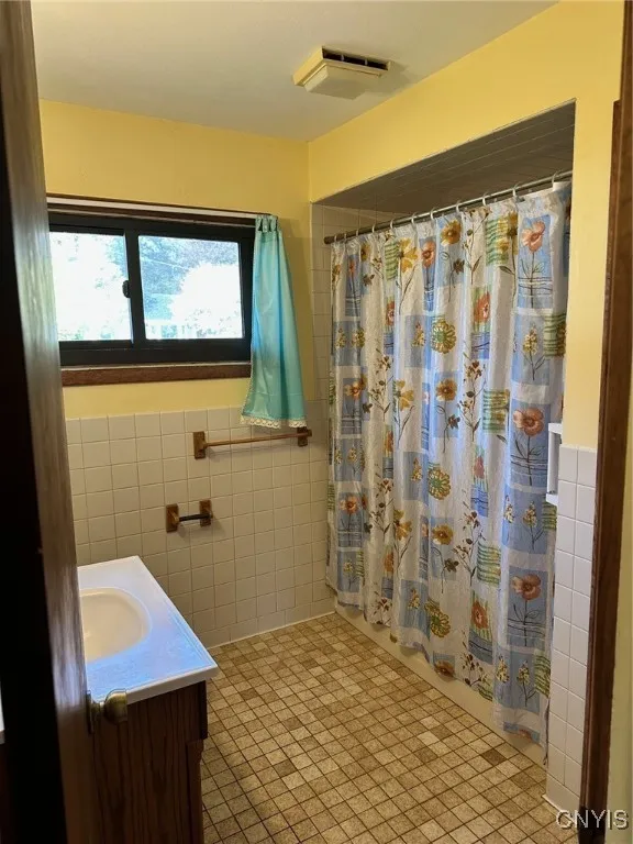 220 Palmer Drive, Manlius, New York 13066, Manlius, New York 13066, 3 Bedrooms Bedrooms, 6 Rooms Rooms,1 BathroomBathrooms,Residential,For Sale,220 Palmer Drive, Manlius, New York 13066,0,S1646360