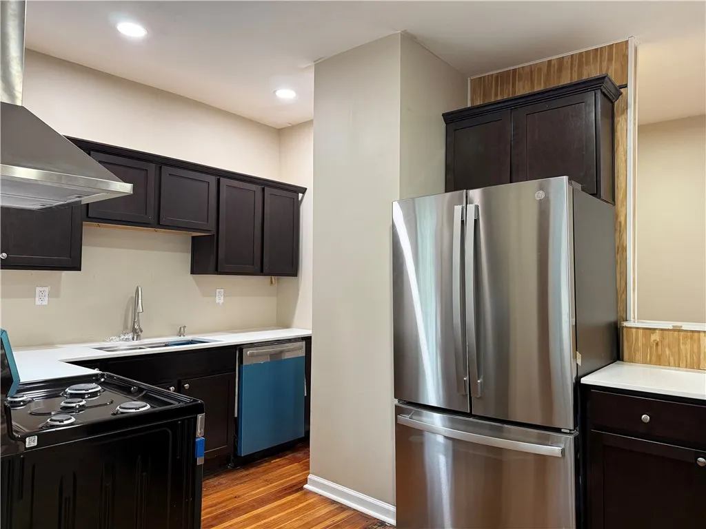 483 Alexander Street 4, Rochester, New York 14605, Rochester, New York 14605, 2 Bedrooms Bedrooms, 6 Rooms Rooms,1 BathroomBathrooms,Residential Lease,For Rent,483 Alexander Street 4, Rochester, New York 14605,0,R1647265