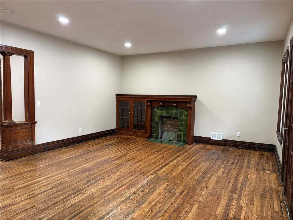 483 Alexander Street 4, Rochester, New York 14605, Rochester, New York 14605, 2 Bedrooms Bedrooms, 6 Rooms Rooms,1 BathroomBathrooms,Residential Lease,For Rent,483 Alexander Street 4, Rochester, New York 14605,0,R1647265