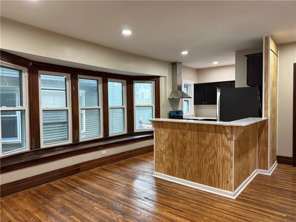 483 Alexander Street 4, Rochester, New York 14605, Rochester, New York 14605, 2 Bedrooms Bedrooms, 6 Rooms Rooms,1 BathroomBathrooms,Residential Lease,For Rent,483 Alexander Street 4, Rochester, New York 14605,0,R1647265