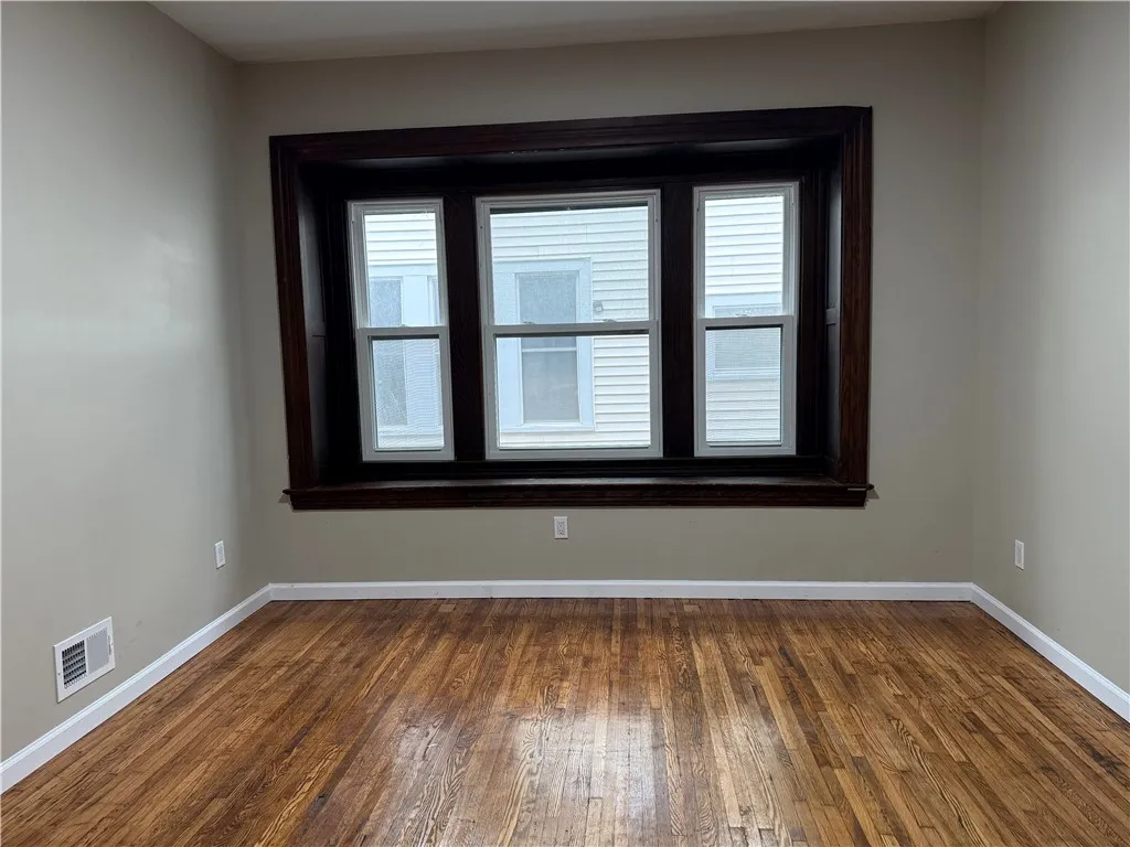 483 Alexander Street 4, Rochester, New York 14605, Rochester, New York 14605, 2 Bedrooms Bedrooms, 6 Rooms Rooms,1 BathroomBathrooms,Residential Lease,For Rent,483 Alexander Street 4, Rochester, New York 14605,0,R1647265