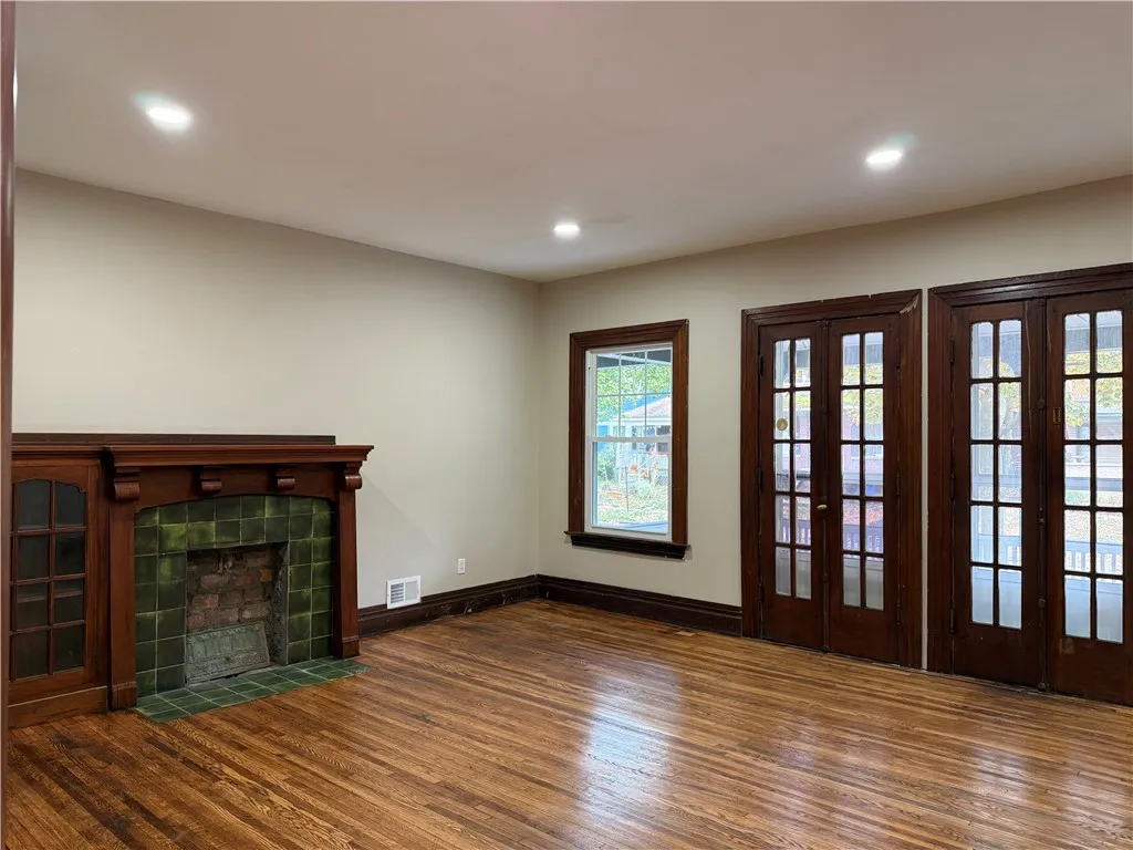 483 Alexander Street 4, Rochester, New York 14605, Rochester, New York 14605, 2 Bedrooms Bedrooms, 6 Rooms Rooms,1 BathroomBathrooms,Residential Lease,For Rent,483 Alexander Street 4, Rochester, New York 14605,0,R1647265