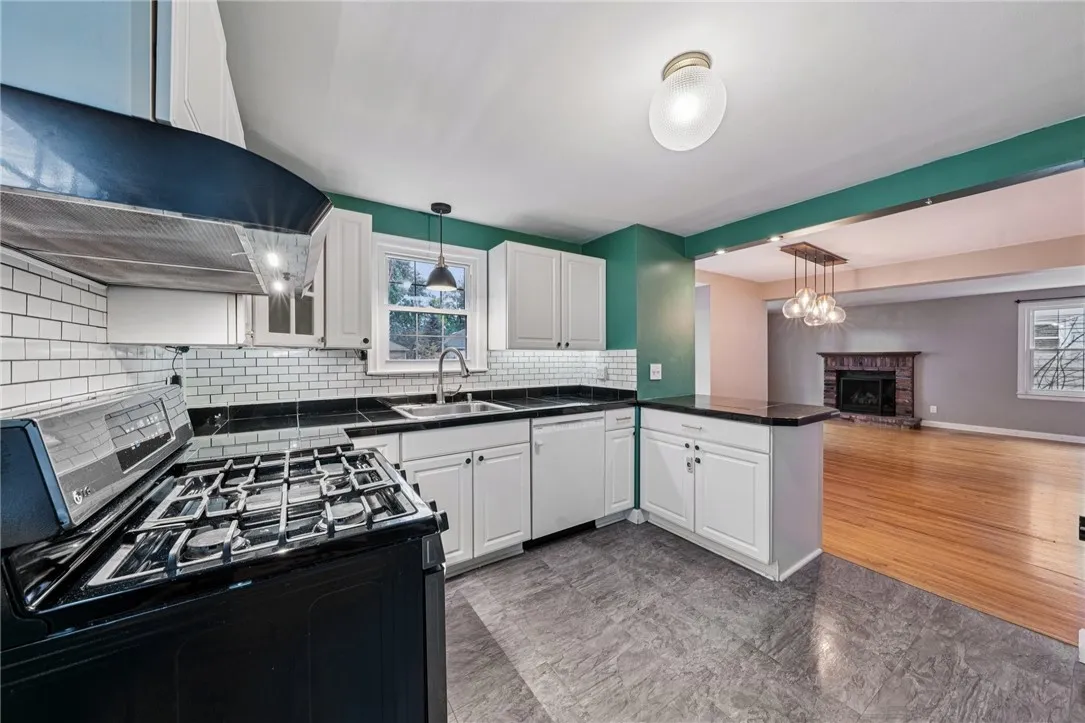 49 Canterbury Court, Amherst, New York 14226, Amherst, New York 14226, 3 Bedrooms Bedrooms, 6 Rooms Rooms,1 BathroomBathrooms,Residential,For Sale,49 Canterbury Court, Amherst, New York 14226,0,R1647224 49 Canterbury Court, Amherst, New York 14226, Amherst, New York 14226, 3 Bedrooms Bedrooms, 6 Rooms Rooms,1 BathroomBathrooms,Residential,For Sale,49 Canterbury Court, Amherst, New York 14226,0,R1647224