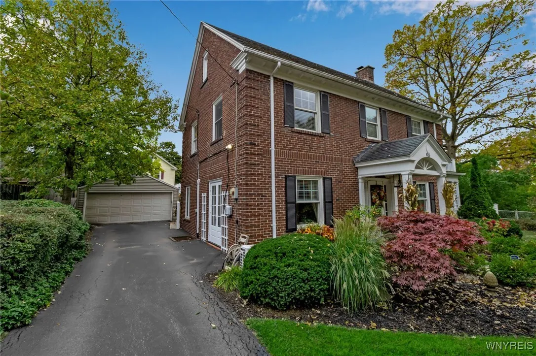 815 James Avenue, Niagara Falls, New York 14305, Niagara Falls, New York 14305, 3 Bedrooms Bedrooms, 8 Rooms Rooms,2 BathroomsBathrooms,Residential,For Sale,815 James Avenue, Niagara Falls, New York 14305,0,B1647101
