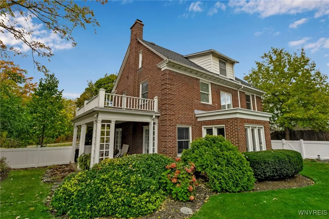 815 James Avenue, Niagara Falls, New York 14305, Niagara Falls, New York 14305, 3 Bedrooms Bedrooms, 8 Rooms Rooms,2 BathroomsBathrooms,Residential,For Sale,815 James Avenue, Niagara Falls, New York 14305,0,B1647101