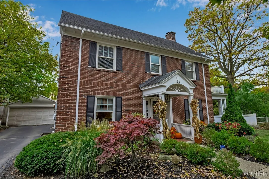 815 James Avenue, Niagara Falls, New York 14305, Niagara Falls, New York 14305, 3 Bedrooms Bedrooms, 8 Rooms Rooms,2 BathroomsBathrooms,Residential,For Sale,815 James Avenue, Niagara Falls, New York 14305,0,B1647101