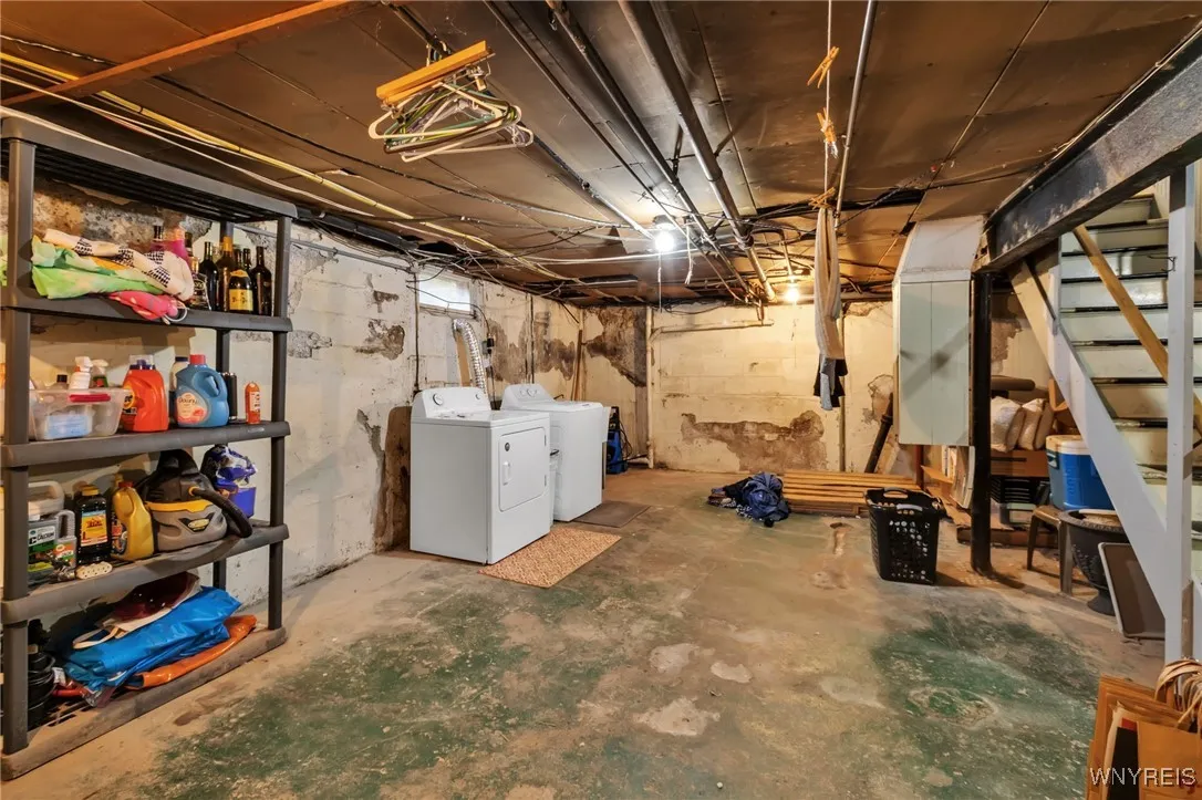 815 James Avenue, Niagara Falls, New York 14305, Niagara Falls, New York 14305, 3 Bedrooms Bedrooms, 8 Rooms Rooms,2 BathroomsBathrooms,Residential,For Sale,815 James Avenue, Niagara Falls, New York 14305,0,B1647101