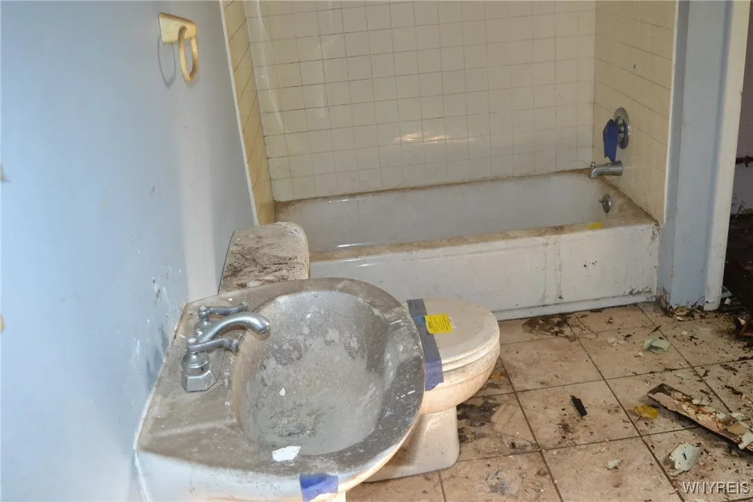 11 Michael Place, Lackawanna, New York 14218, Lackawanna, New York 14218, 3 Bedrooms Bedrooms, 5 Rooms Rooms,1 BathroomBathrooms,Residential,For Sale,11 Michael Place, Lackawanna, New York 14218,0,B1647289